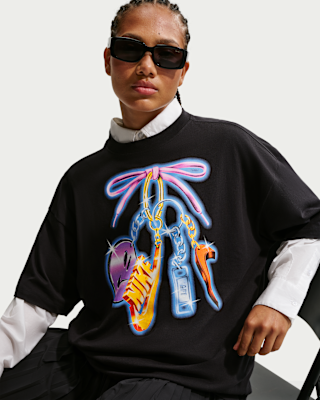 Nike Sportswear Classic Women's Oversized T-Shirt. Nike.com